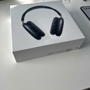 Apple Black Wireless Headphones